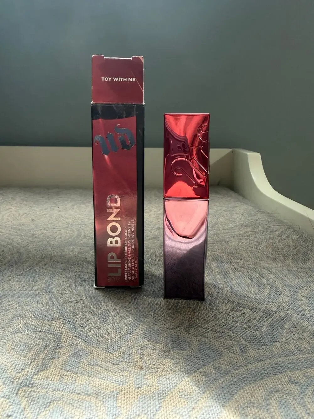 UD Lip Bond shade Toy with Me
